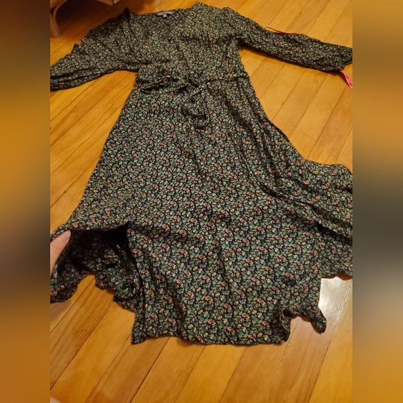 Laura Ashley floral dress. V neck. 3/4 sleeves. Black, green, pink. Size 6. - Picture 9 of 14